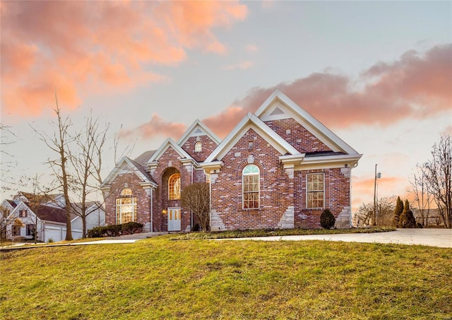 view of front facade featuring a garage and a lawn