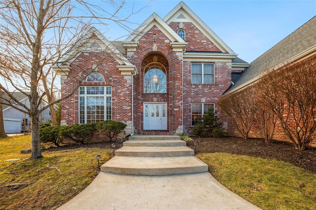 front facade featuring a front yard