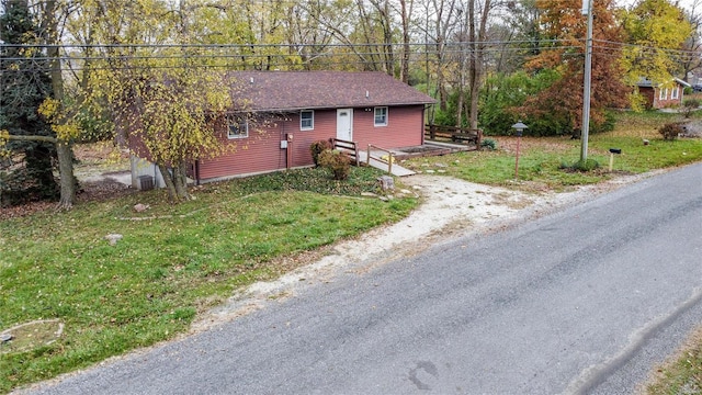 ranch-style house featuring a front lawn