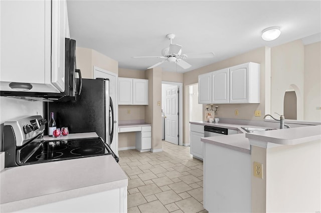 kitchen with ceiling fan, sink, stainless steel appliances, kitchen peninsula, and white cabinets