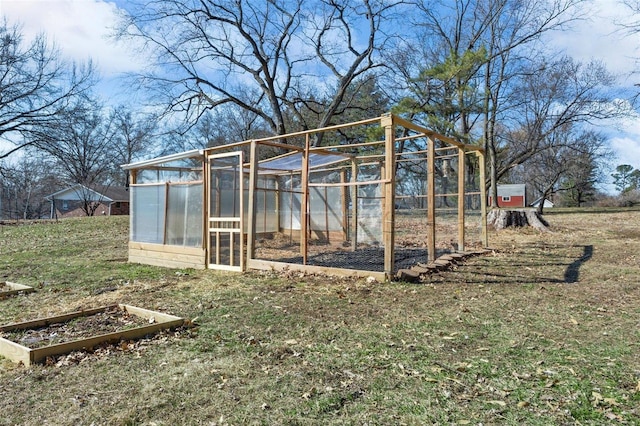 view of outdoor structure featuring an outbuilding