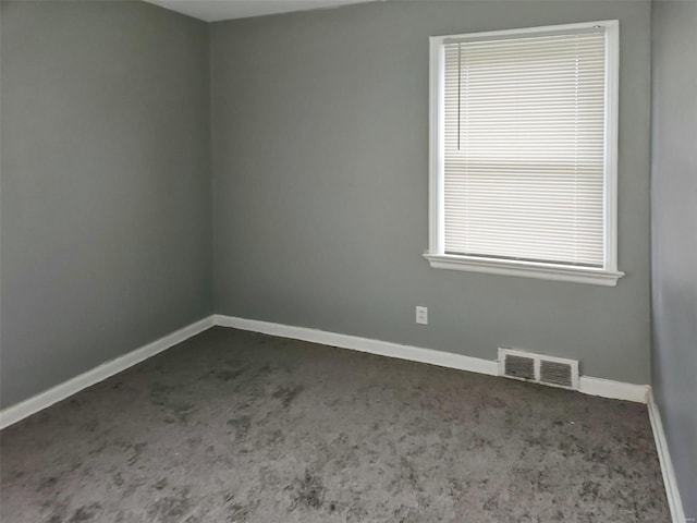 spare room featuring carpet floors