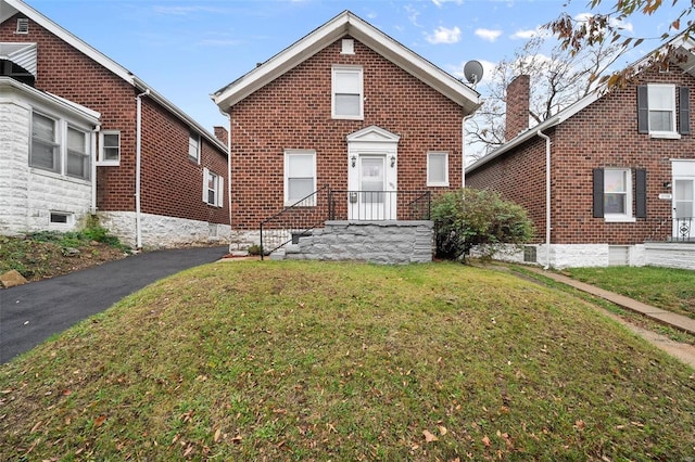 front facade featuring a front yard