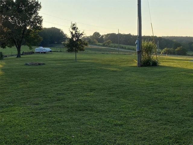 view of yard at dusk