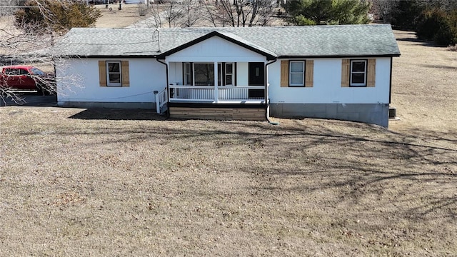 view of front facade with covered porch and a front lawn