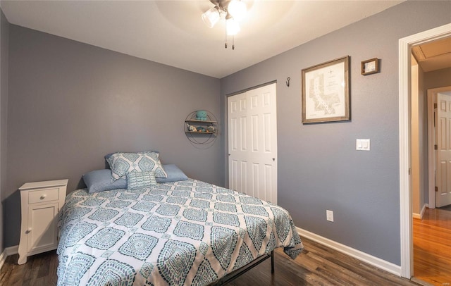 bedroom with ceiling fan, dark hardwood / wood-style flooring, and a closet