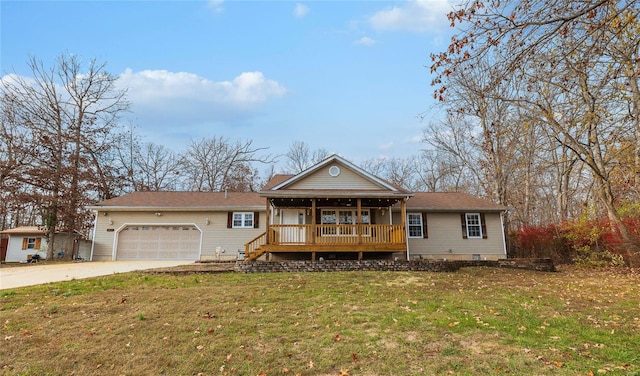 view of front of property featuring a front lawn, a porch, and a garage