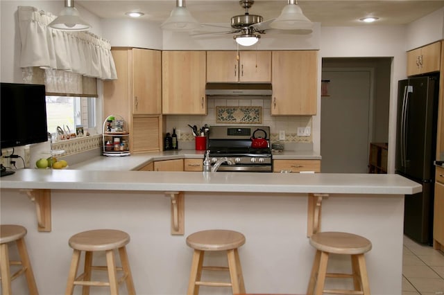 kitchen featuring stainless steel appliances and a breakfast bar area