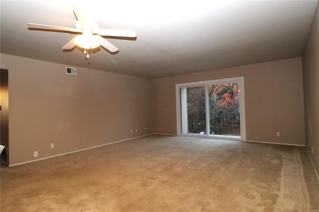 carpeted empty room featuring ceiling fan