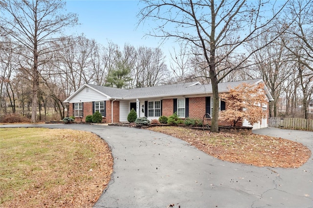 single story home featuring a front yard