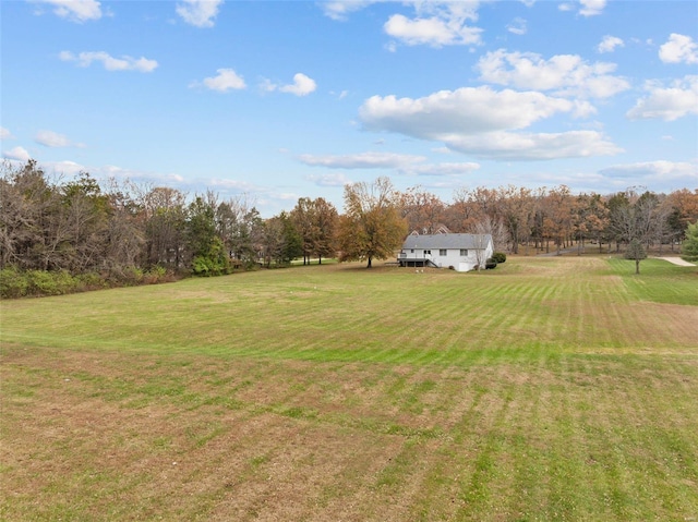 view of yard featuring a rural view