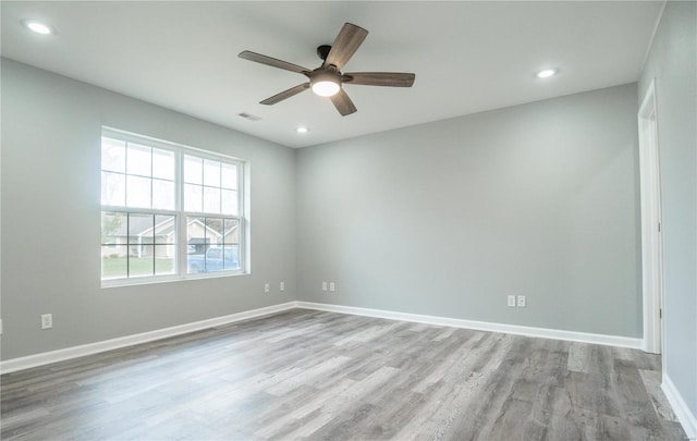 empty room featuring light wood-type flooring and ceiling fan