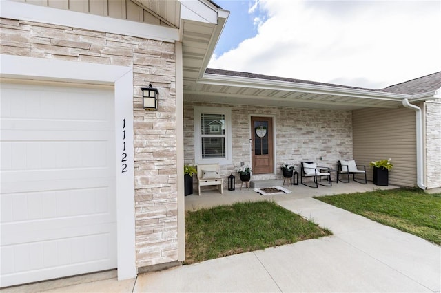 property entrance featuring a porch