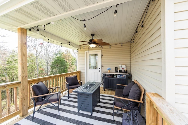 deck with ceiling fan