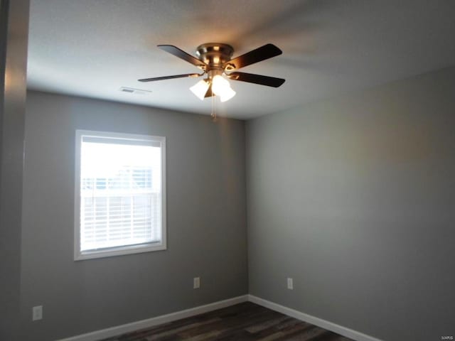 empty room featuring dark hardwood / wood-style floors and ceiling fan