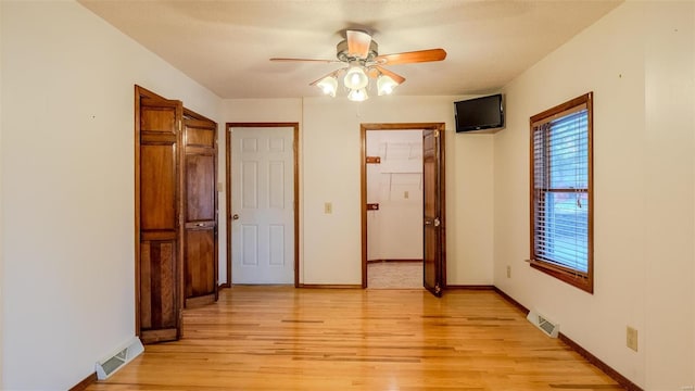 unfurnished bedroom with ceiling fan, a textured ceiling, and light wood-type flooring