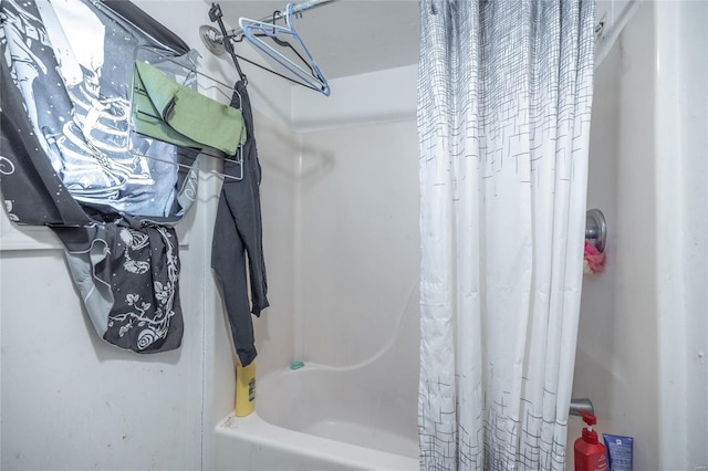 bathroom with shower / bath combo with shower curtain