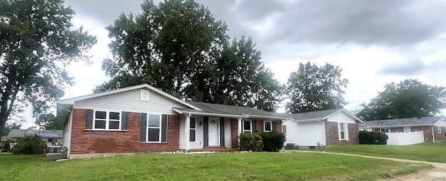 ranch-style house featuring a front yard