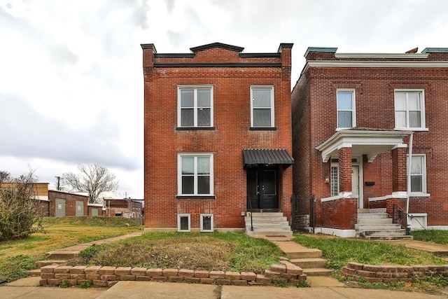 view of front facade featuring a front lawn