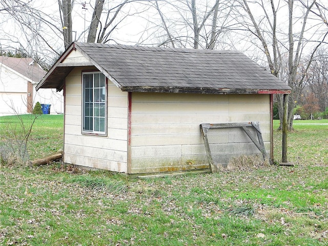 view of outdoor structure with a yard