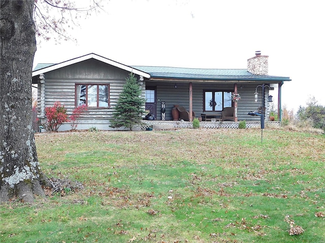 ranch-style house featuring a front lawn