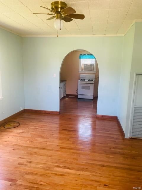 unfurnished room featuring crown molding, ceiling fan, and hardwood / wood-style flooring