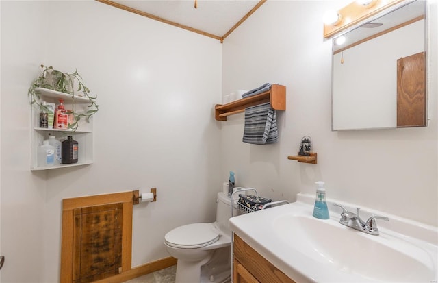 bathroom with vanity, toilet, and ornamental molding