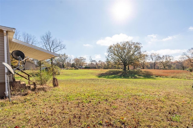 view of yard featuring a rural view