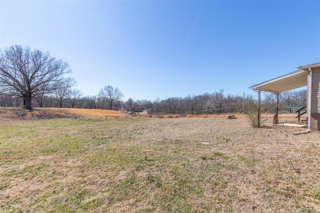 view of yard featuring a rural view