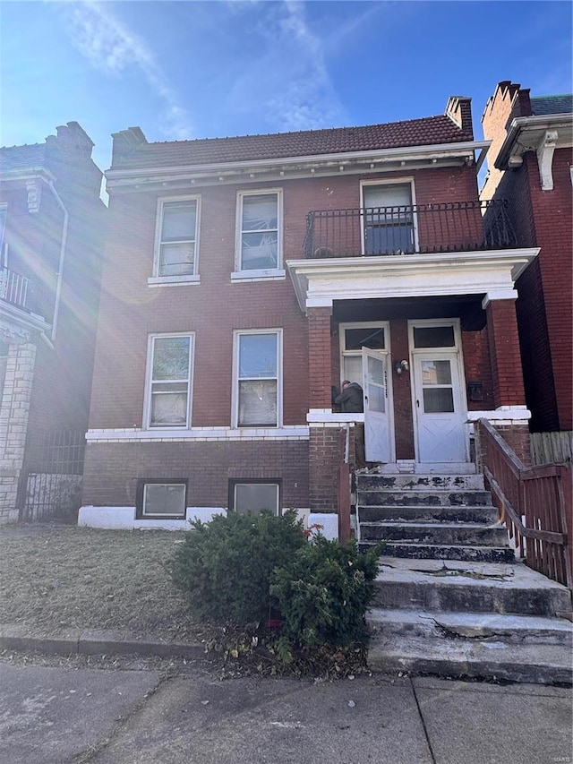 view of front of home with a balcony