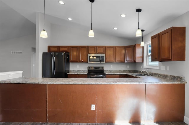 kitchen with stainless steel appliances, sink, vaulted ceiling, kitchen peninsula, and pendant lighting