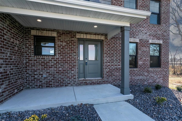 entrance to property featuring covered porch