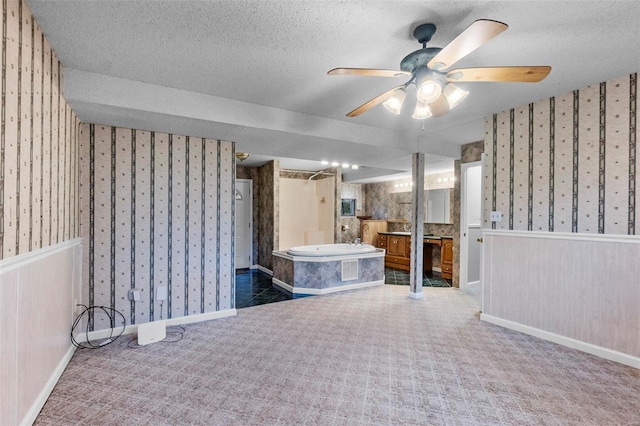 bathroom featuring a washtub, a textured ceiling, and ceiling fan