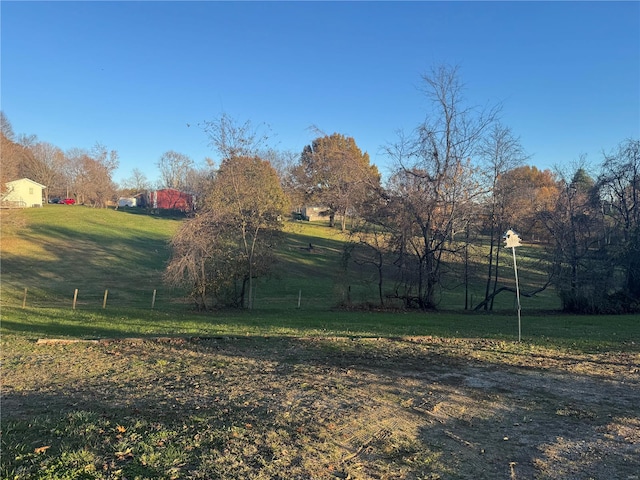 view of yard featuring a rural view