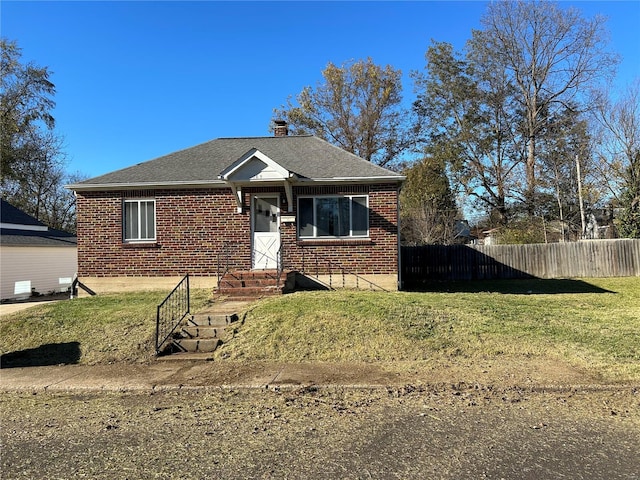 view of front of property featuring a front yard