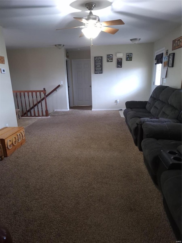 carpeted living room featuring ceiling fan