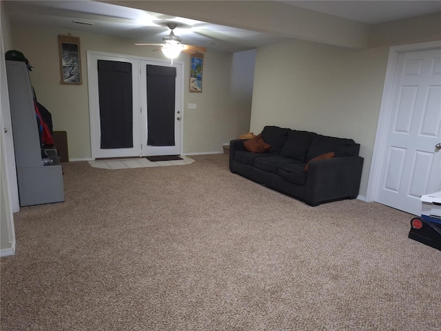 carpeted living room featuring ceiling fan