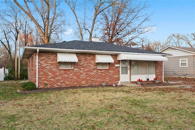 view of front of home featuring a front lawn