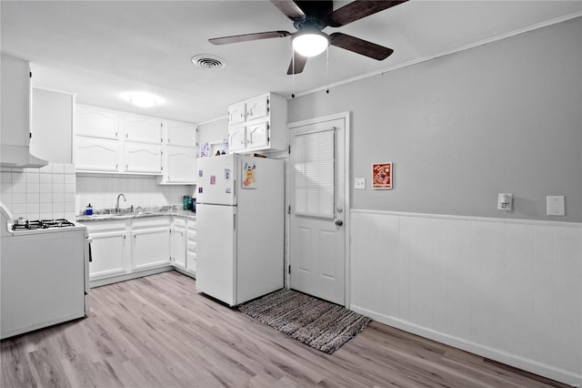 kitchen featuring ceiling fan, white appliances, decorative backsplash, white cabinets, and light wood-type flooring