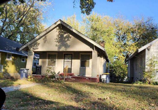 bungalow-style house featuring a front yard and a porch