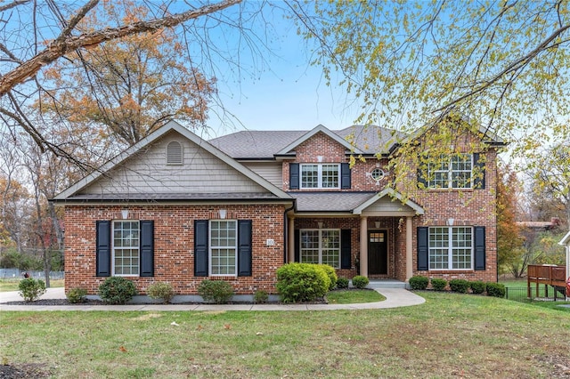 view of front of home featuring a front yard