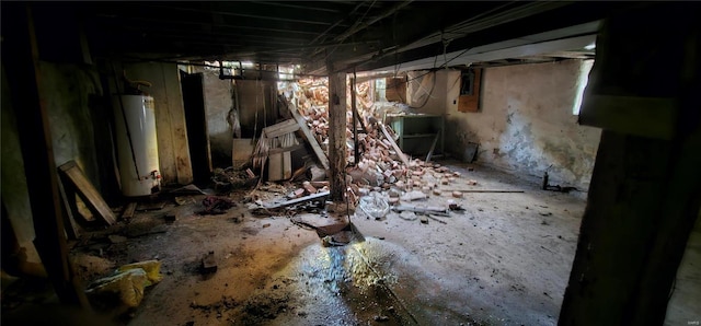 miscellaneous room featuring water heater