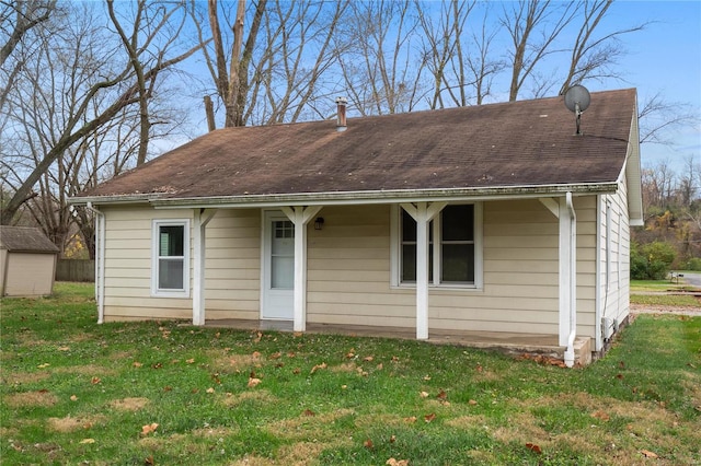 view of front of home with a front yard