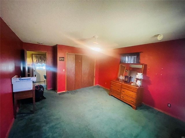 miscellaneous room with carpet flooring and a textured ceiling