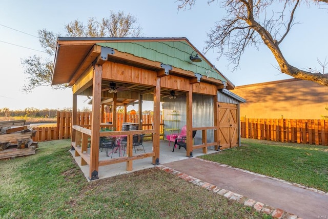 view of outdoor structure with a yard