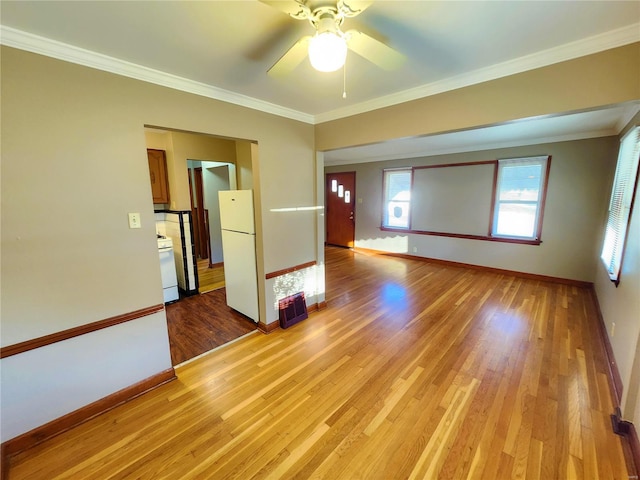 unfurnished room featuring light wood-type flooring, ceiling fan, and ornamental molding