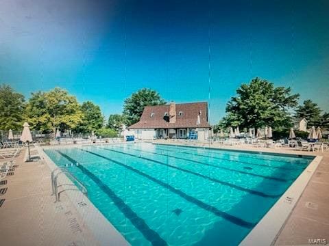 view of swimming pool