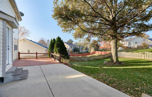 view of yard featuring a patio area