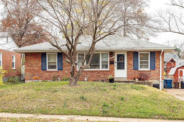 view of front of house with a front lawn