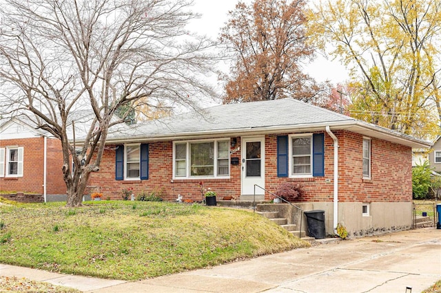 view of front of house with a front lawn